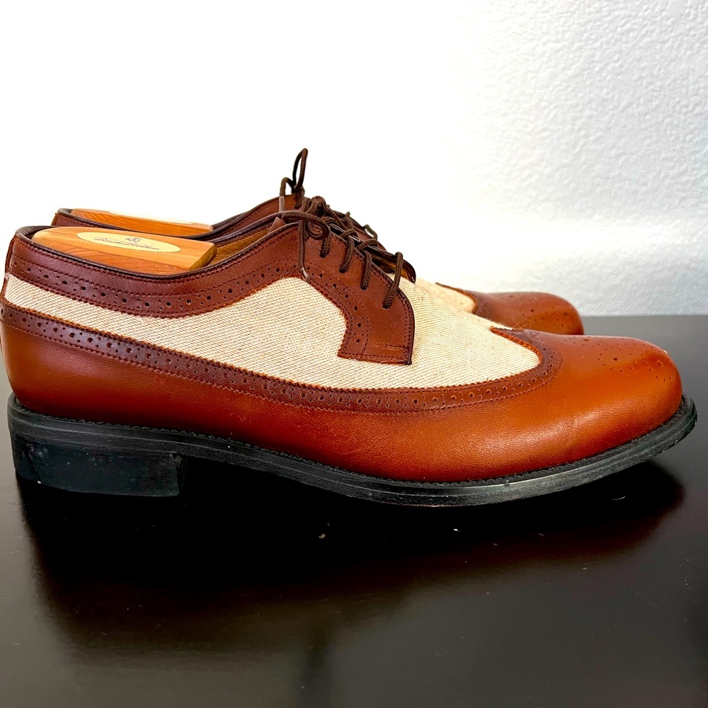 Classic long wing two tone shoes, 10.5 in size. Shoes trees NOT included